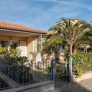https://casa-pineta-follonica.it-tuscanyhotel.com
